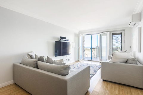 Oceans Waves - Luxury Apartment With Ocean Views - Hobart Tourism 3