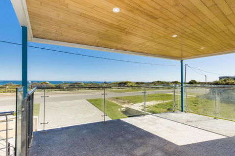 Oceans Waves - Luxury Apartment With Ocean Views - Hobart Tourism 2