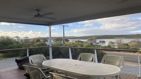 Off The Net - New Listing - Esplanade Property With Views Of The Channel - Tourism TAS 1
