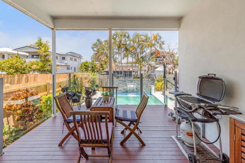 On Esplanade Own Flat & Pool, Manly Cafe Precinct - Tourism TAS 3