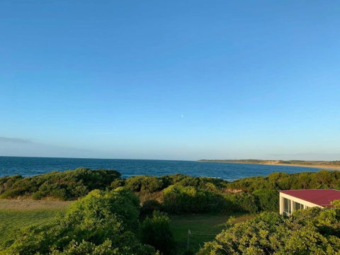 On The Beach & Golf Course Minutes From MTB Trails - Tourism TAS 3