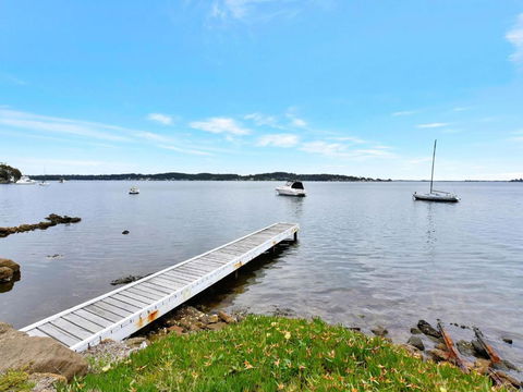 On The Lake At Fishing Point - Tourism TAS 1