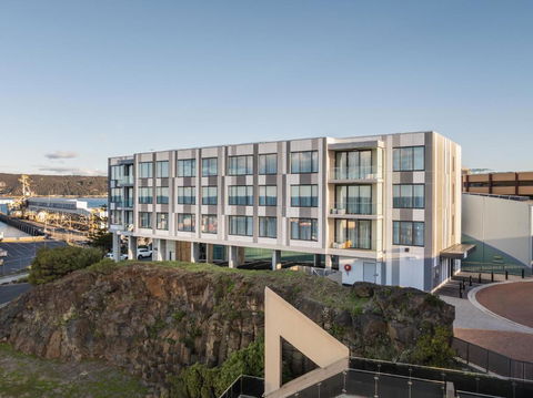One North Terrace - Hobart Tourism 1