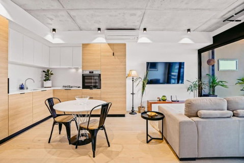 Ovation - New Footscray Apt W Parking & Pool - Tourism TAS 2