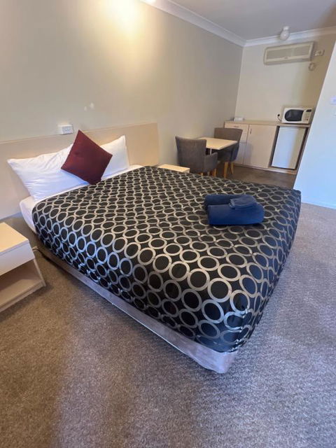 OVERLANDER MOTOR LODGE - Hobart Tourism 1