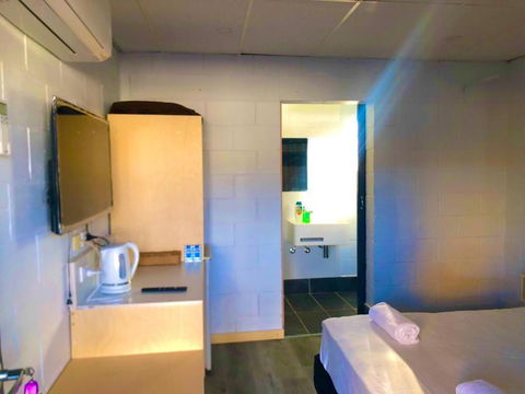 OXFORD HOTEL MOTEL - Hobart Tourism 0