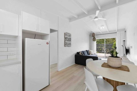 PA2 Stunning Sunshine Beach Apt Pets Welcome - Tourism TAS 1