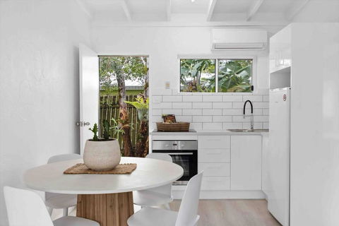 PA2 Stunning Sunshine Beach Apt Pets Welcome - Tourism TAS 2