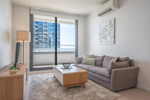 Panoramic Views 2br With Pool And Free Carpark - Tourism TAS 0