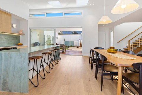 Palm Springs Hideaway - Tourism TAS 1