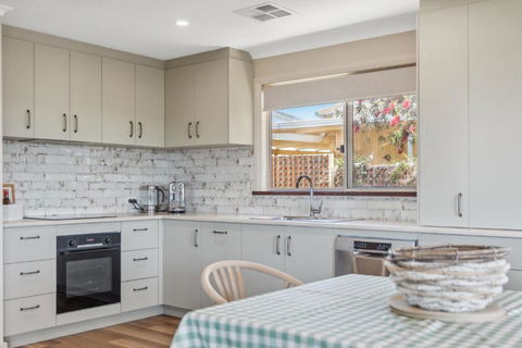 Panoramic Scenic Views Of Preston Beach - Delightful Family Holiday Home - Tourism TAS 3