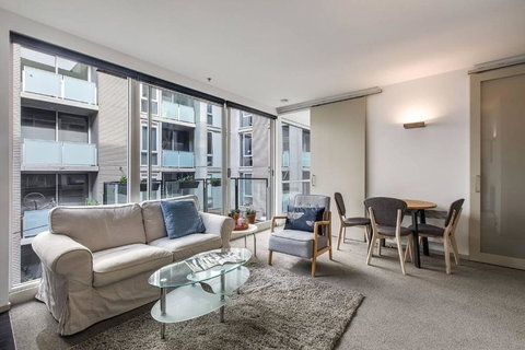 Parade Place - A Central Balcony Stay - Hobart Tourism 1