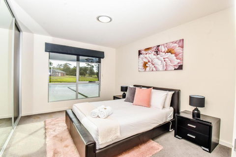 Paradise Point - Entire Home In Clarence Point, Tasmania Australia, 10 Guests 7 Bedrooms 7 Beds 3 Baths - Hobart Tourism 1