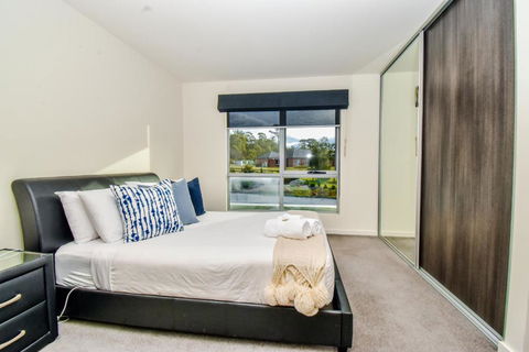Paradise Point - Entire Home In Clarence Point, Tasmania Australia, 10 Guests 7 Bedrooms 7 Beds 3 Baths - Hobart Tourism 2