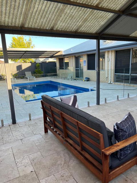 Parkside Pool Home In Aubin Grove - Hobart Tourism 0