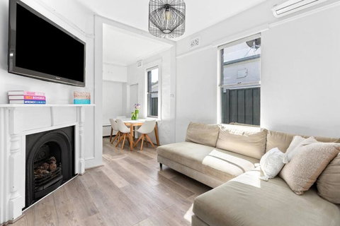 Peaceful 2 Bedroom With Private Backyard And BBQ - Tourism TAS 2