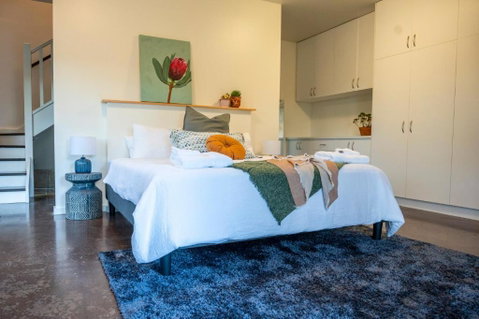 Peaceful Hills Escape: Charming 2-Story Retreat - Tourism TAS 2