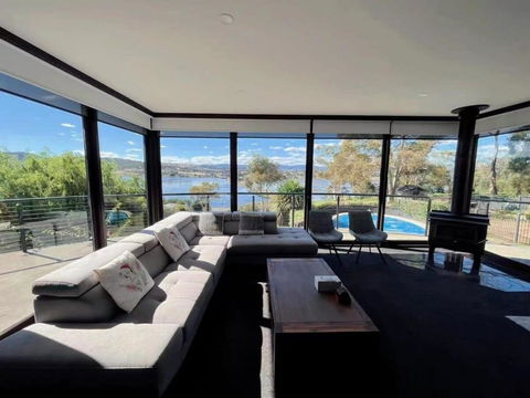 Peaceful House With Great Ocean & Mountain View - Hobart Tourism 0