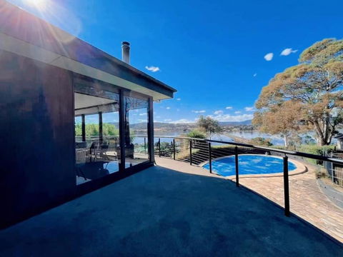 Peaceful House With Great Ocean & Mountain View - Hobart Tourism 1
