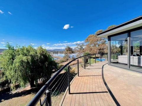 Peaceful House With Great Ocean & Mountain View - Hobart Tourism 3