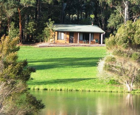 Pemberton Lake View Chalets - Tourism TAS 3