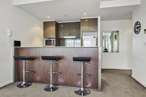 Portside Bliss Your Urban Escape In Melbourne - Hobart Tourism 3