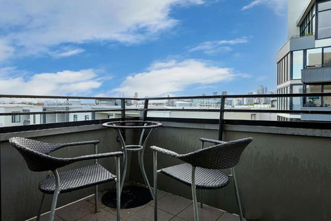 Portside Bliss Your Urban Escape In Melbourne - Hobart Tourism 1