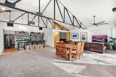 Platinum Precinct - The Penthouse - Tourism TAS 3