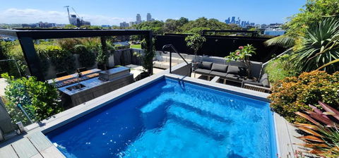 Penthouse Perfection With Private Rooftop Pool - Hobart Tourism 0