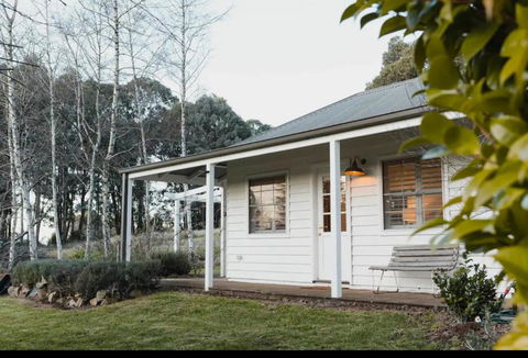 Peony Farm Pink Cottage - Hobart Tourism 1