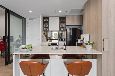 Perfect Location With 5 Star Amenities - Tourism TAS 2