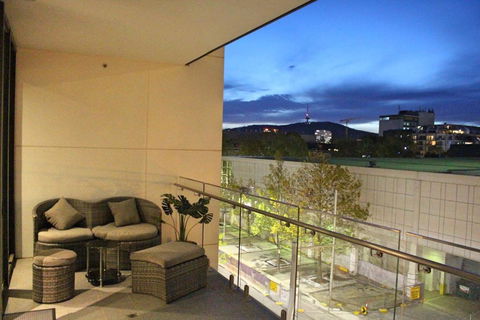 Perfectly Located Modern Apartment - Canberra CBD - Hobart Tourism 0