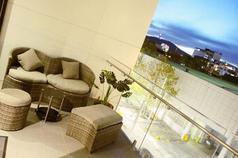 Perfectly Located Modern Apartment - Canberra CBD - Hobart Tourism 3