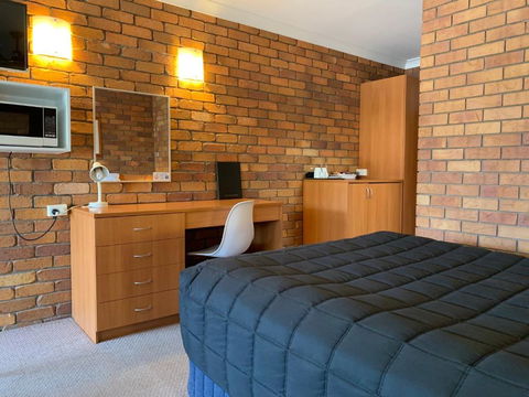 Peter Allen Motor Inn - Hobart Tourism 0