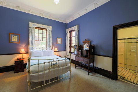 Petersons Armidale Winery And Guesthouse - Tourism TAS 2