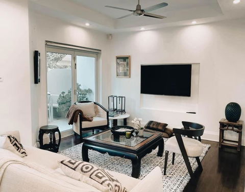 Picasso Villa In Rose Bay - Hobart Tourism 0