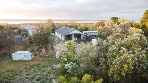 PIECE OF PARADISE, Huge 4 Bedroom Haven - Tourism TAS 3