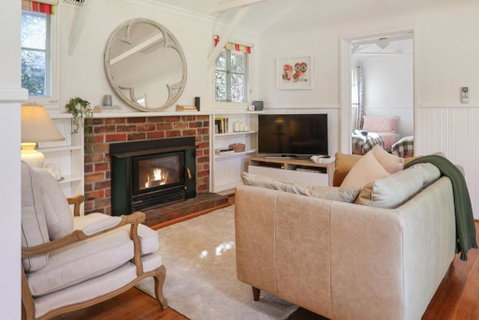 Pink Cabin By Host On The Coast - Tourism TAS 3