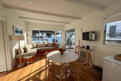 PIPI SHACK - Iconic Waterfront Shack Binalong Bay - Tourism TAS 2