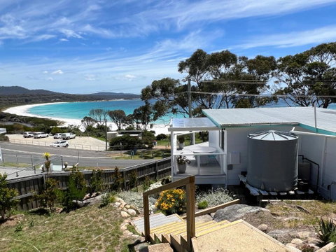 PIPI SHACK - Iconic Waterfront Shack Binalong Bay - Tourism TAS 1