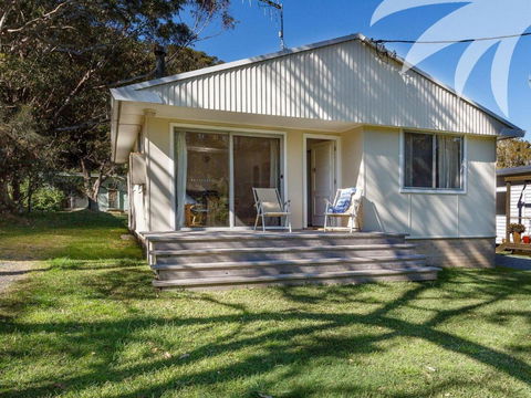 Pippis A Classic Beach House - Hobart Tourism 0