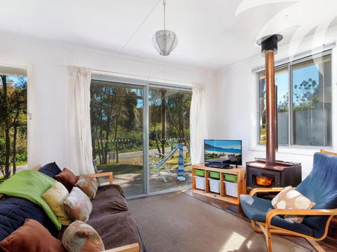 Pippis A Classic Beach House - Hobart Tourism 3
