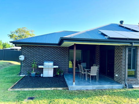 Plantation Retreat 4 Bedroom Modern Home - Hobart Tourism 2
