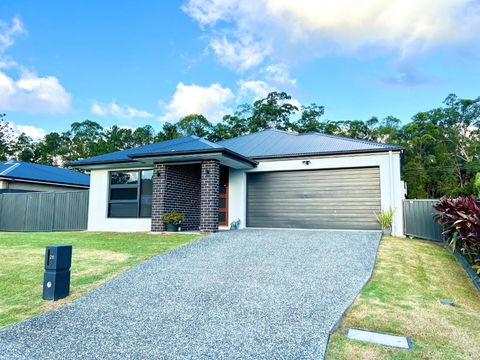 Plantation Retreat 4 Bedroom Modern Home - Hobart Tourism 0