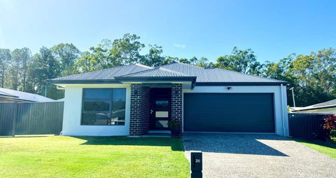 Plantation Retreat 4 Bedroom Modern Home - Hobart Tourism 1