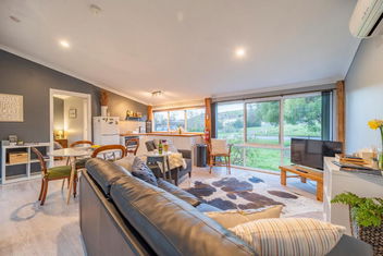 Platypus Waters B&B with Hobart Tourism