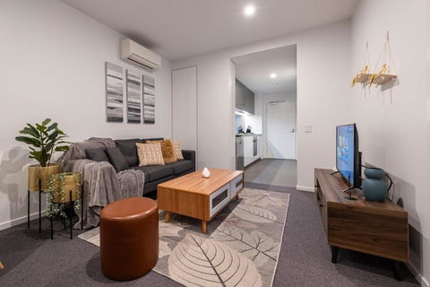 Pleasant &bright 2br2ba Apt Footscray Pool - Tourism TAS 1