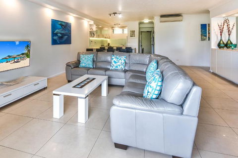 POINCIANA 101 HAMILTON ISLAND CENTRALLY LOCATED 3 BEDROOM, Plus BUGGY!! - Tourism TAS 3