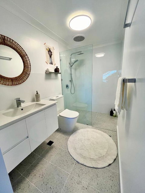 Point Clare - Relax And Unwind - Greenery & Birdsongs - Tourism TAS 2