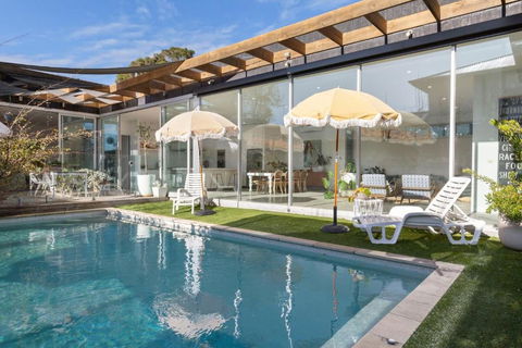 Poolside Paradise Mount Eliza - Hobart Tourism 0